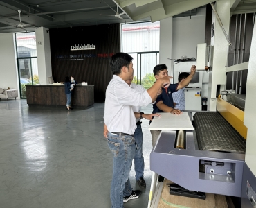 ĐOÀN KHÁCH ĐẾN NHÀ MÁY KỸ THƯƠNG THUẬN HIỀN THAM QUAN VÀ TÌM HIỂU MÁY CHÀ NHÁM BOARKE